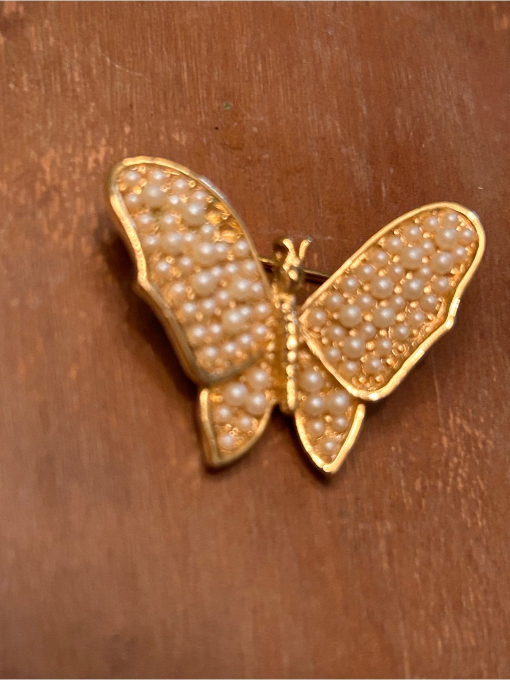 Vintage Trifari Gold Butterfly Brooch with Pearl Detailing - Picture 3 of 6